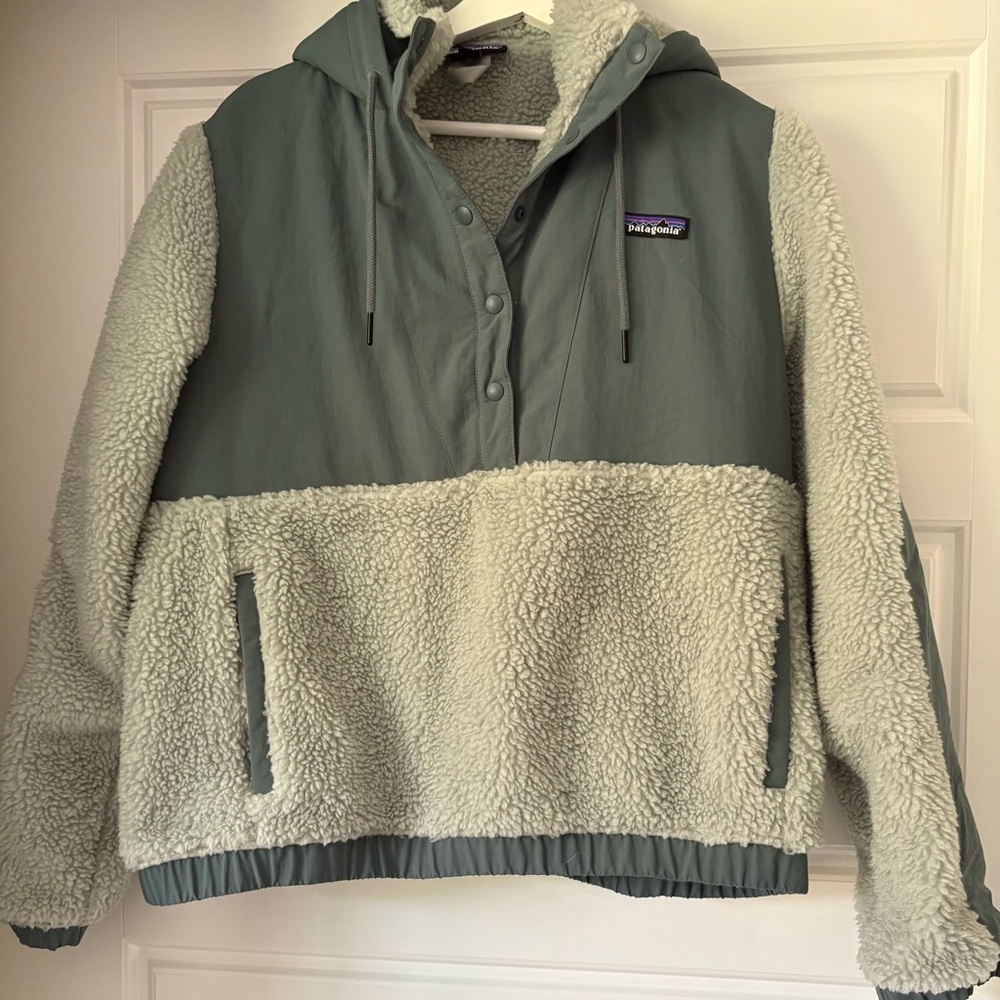 Patagonia Green and Cream Fleece Jacket